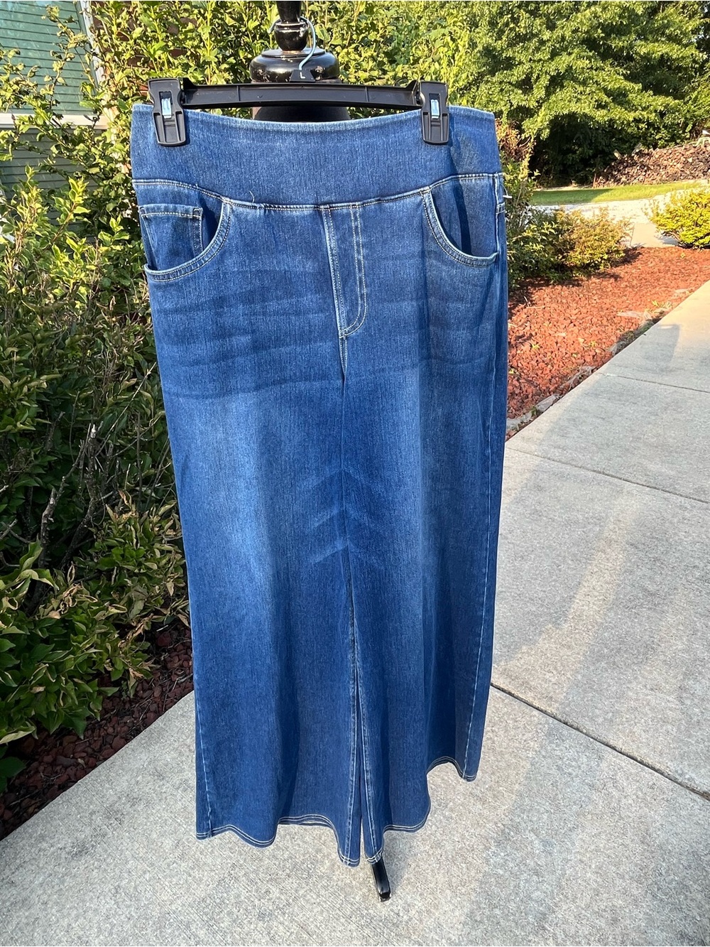 HALARA large pull on jeans wide leg medium wash like new